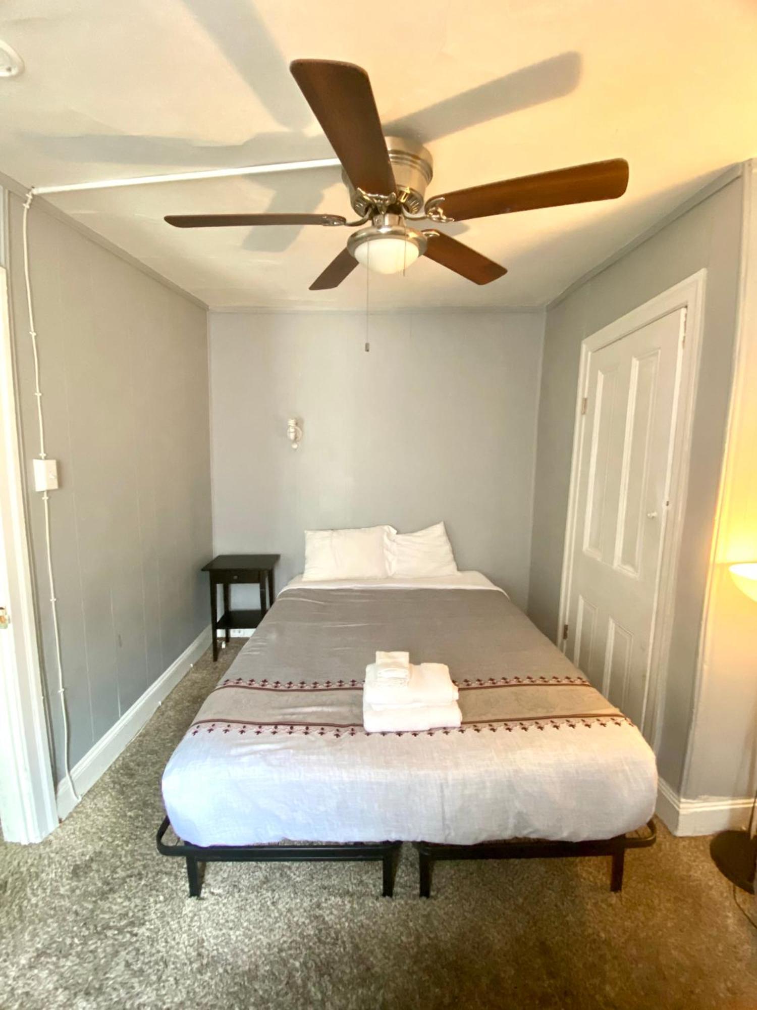 Clover 2900 - Apartment And Rooms With Private Bathroom Near Washington Ave South Philly Philadelphia Luaran gambar