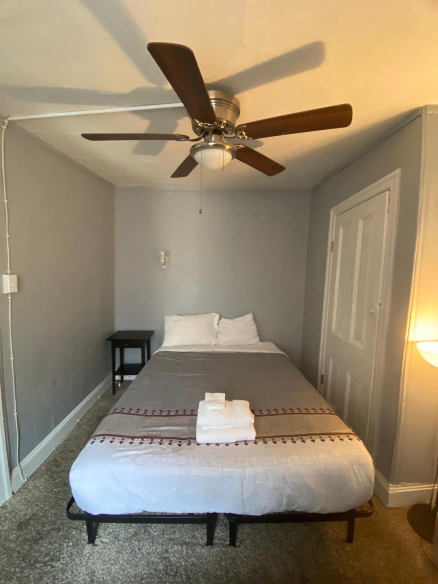 Clover 2900 - Apartment And Rooms With Private Bathroom Near Washington Ave South Philly Philadelphia Bilik gambar